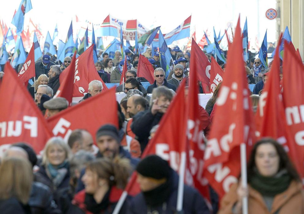 Foto: Protesta contra los recortes y las políticas de austeridad en Turín (Reuters).