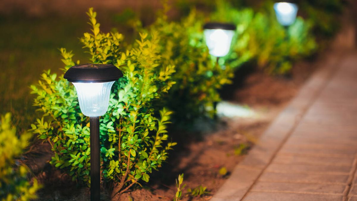 Las mejores lámparas solares para exterior que decoran y ahorran en la factura