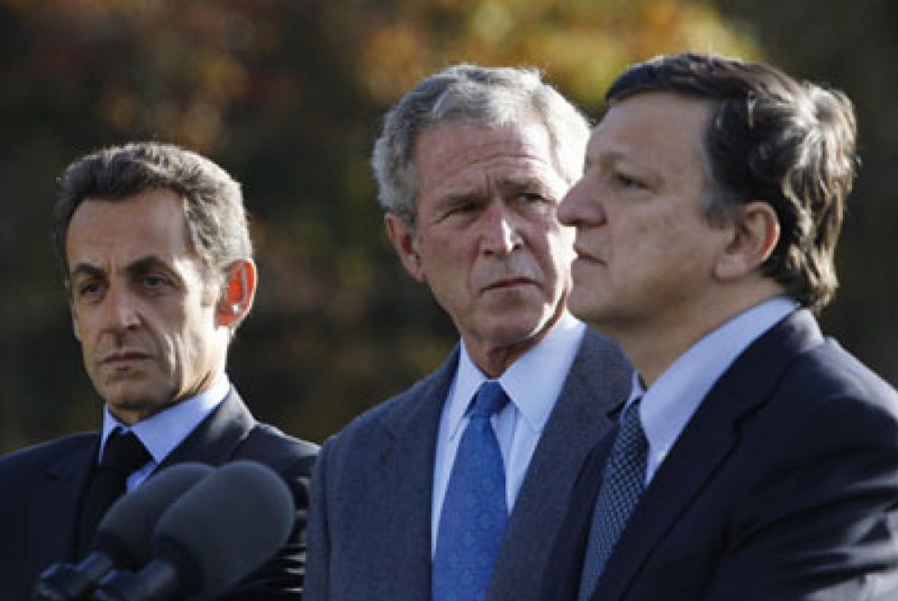 Foto: Bush, Sarkozy y Durao Barroso analizan la crisis y anuncian una cumbre en EEUU