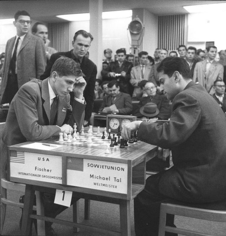 Foto: Bobby Fischer (17 años) y contra el ruso Tal (23) en Leipzig en 1960