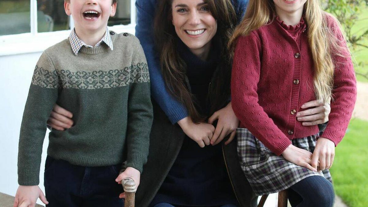 De los dedos de Louis a la postura de su madre: detalles de la foto de Kate Middleton que han hecho sospechar
