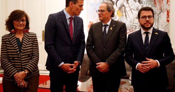 Foto: Carmen Calvo, Pedro Sánchez, Quim Torra y Pere Aragonès. (Reuters) 