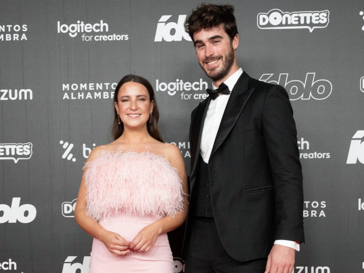 Foto: Marta Pombo junto a su pareja, Luis Zamalloa, en la alfombra roja de los Premios Ídolo. (Cordon Press)