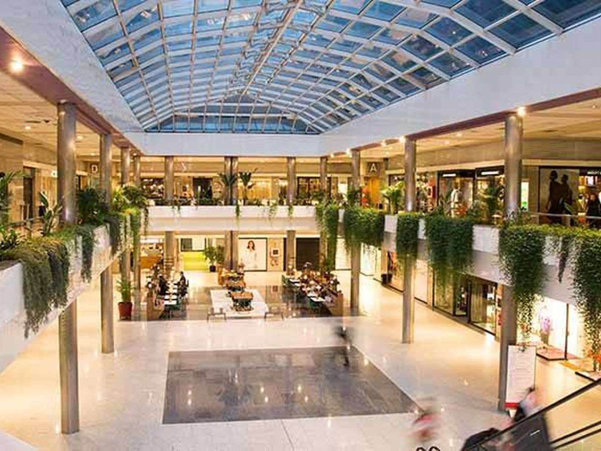 Foto: Interior del centro comercial Moda Shopping en Azca.