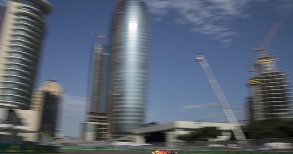 Foto: Entrenamiento en Bakú, donde se corre el GP de Fórmula este fin de semana | EFE