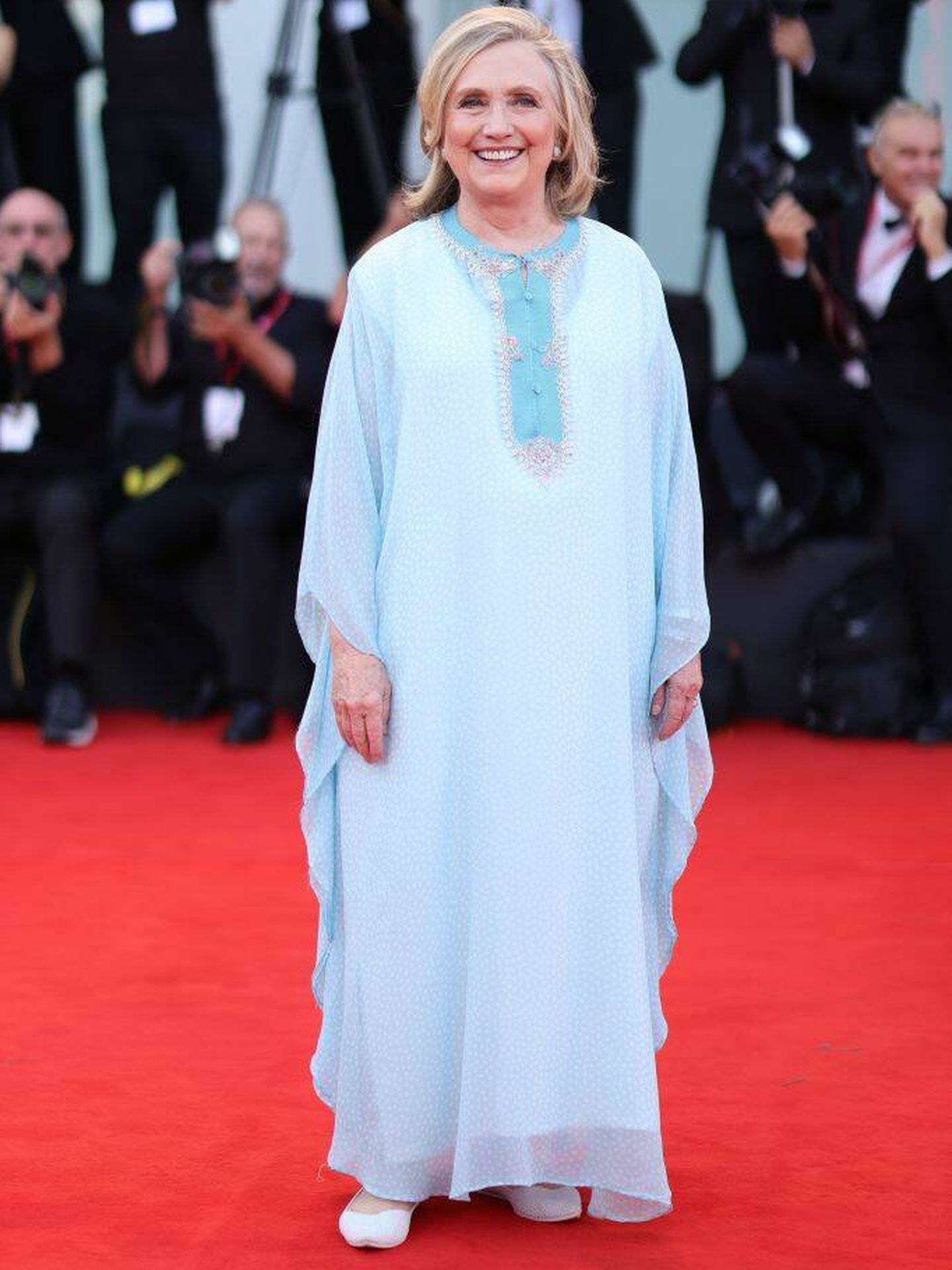 Hillary Clinton posa en la gala de apertura del Festival de Cine de Venecia 2022. (Getty Images)