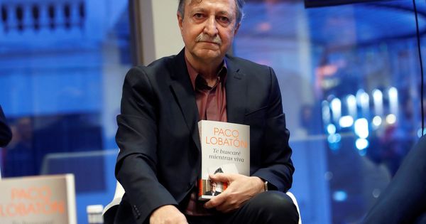 Foto: Paco Lobatón, con uno de sus libros. (EFE)