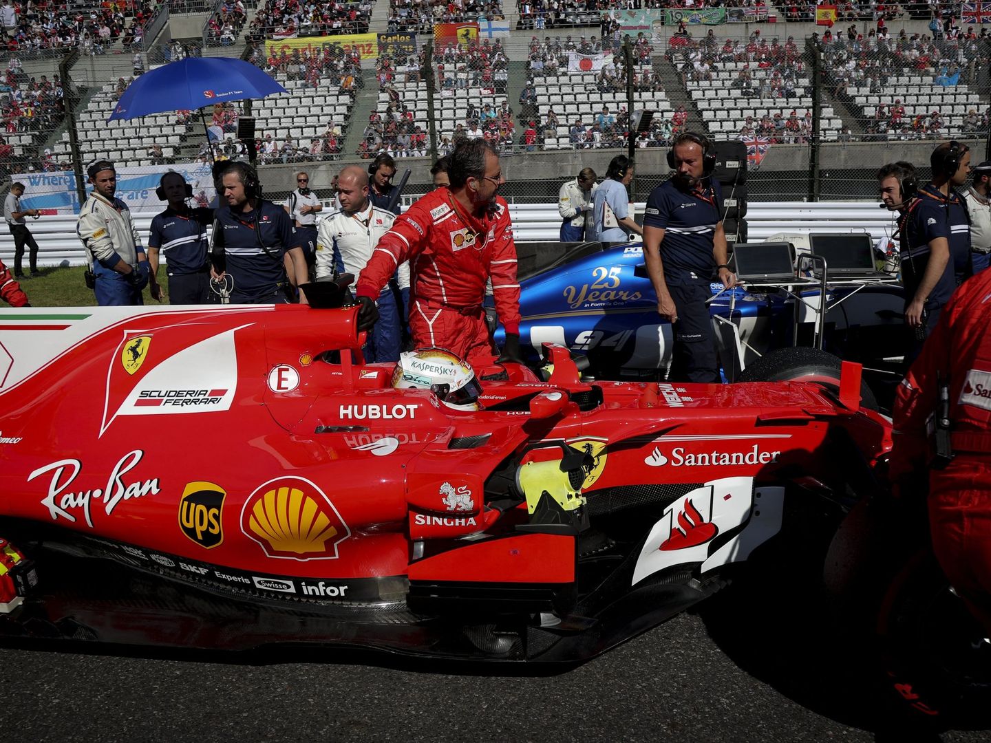 Vettel tuvo problemas con su monoplaza desde antes del comienzo de la carrera. (EFE)