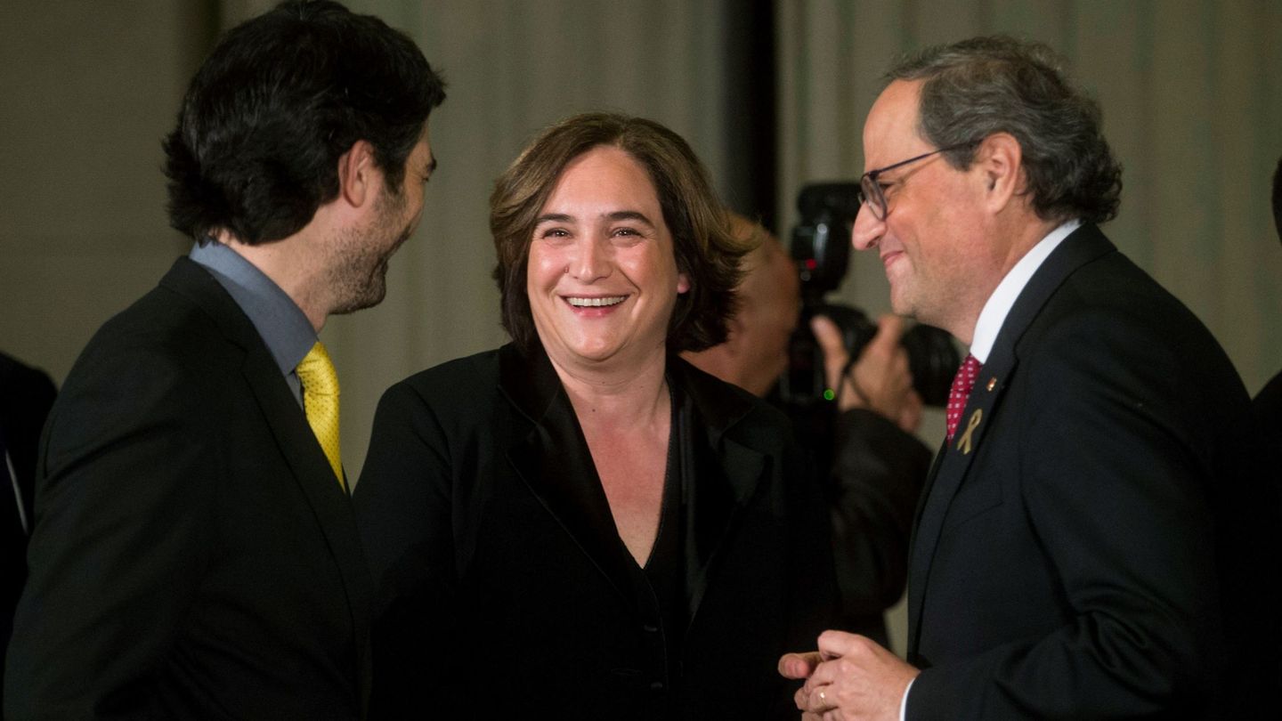 El presidente de la Generalitat, Quim Torra (d); la alcaldesa de Barcelona, Ada Colau (c) y el conseller de Políticas Digitales y Administración Pública de la Generalitat, Jordi Puigneró. (EFE)