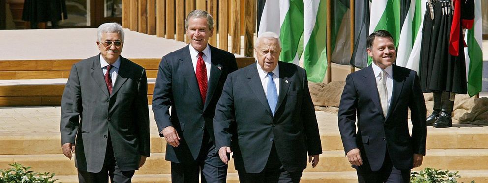 Abbas, Bush, Sharon y Al Hussein en la Conferencia de Paz de Aqaba, en 2003 (Efe).