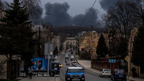 Putin bombardea Lviv, la 'capital' del oeste, pese al amago ruso de repliegue hacia el Donbás