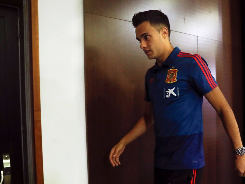 Foto: Sergio Reguilón, tras su rueda de prensa en su primera convocatoria con la Selección. (EFE)