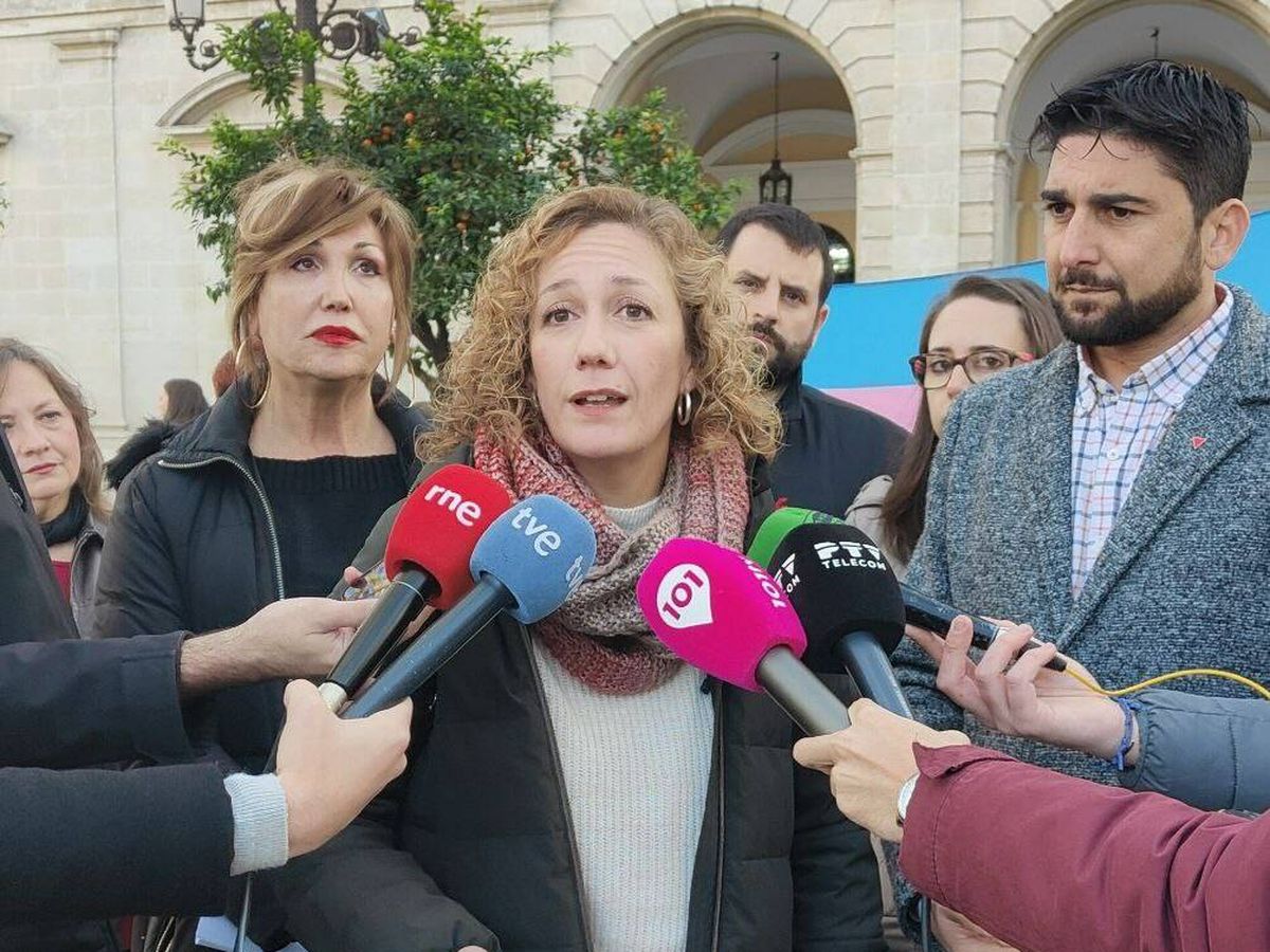Foto: Susana Hornillo, candidata de la izquierda a la alcaldía de Sevilla, junto con Ismael Sánchez, número dos de la lista. (Cedida)