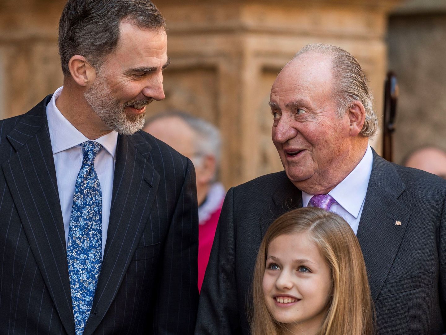 Felipe VI junto al rey emérito y la princesa de Asturias. (EFE)