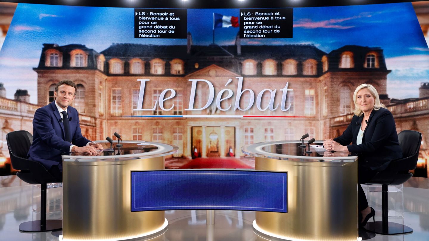 Macron y Le Pen, en la sede del debate. (EFE/Ludovic Marin)