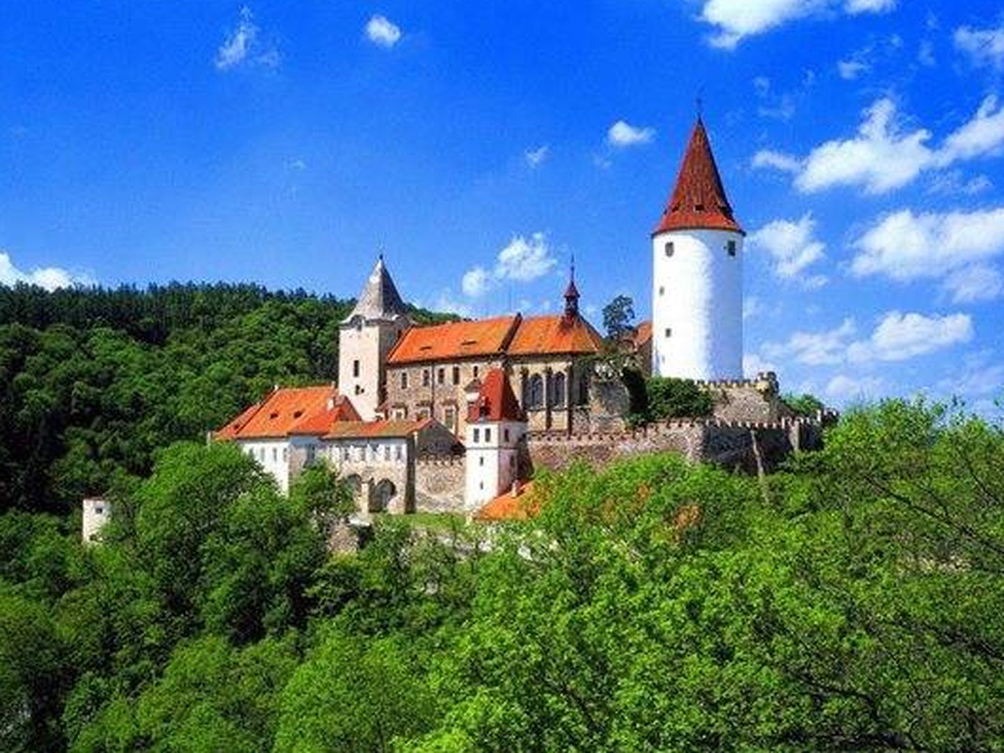 El castillo de K?ivoklát, en medio del bosque, como en un cuento. (Foto: Turismo República Checa)