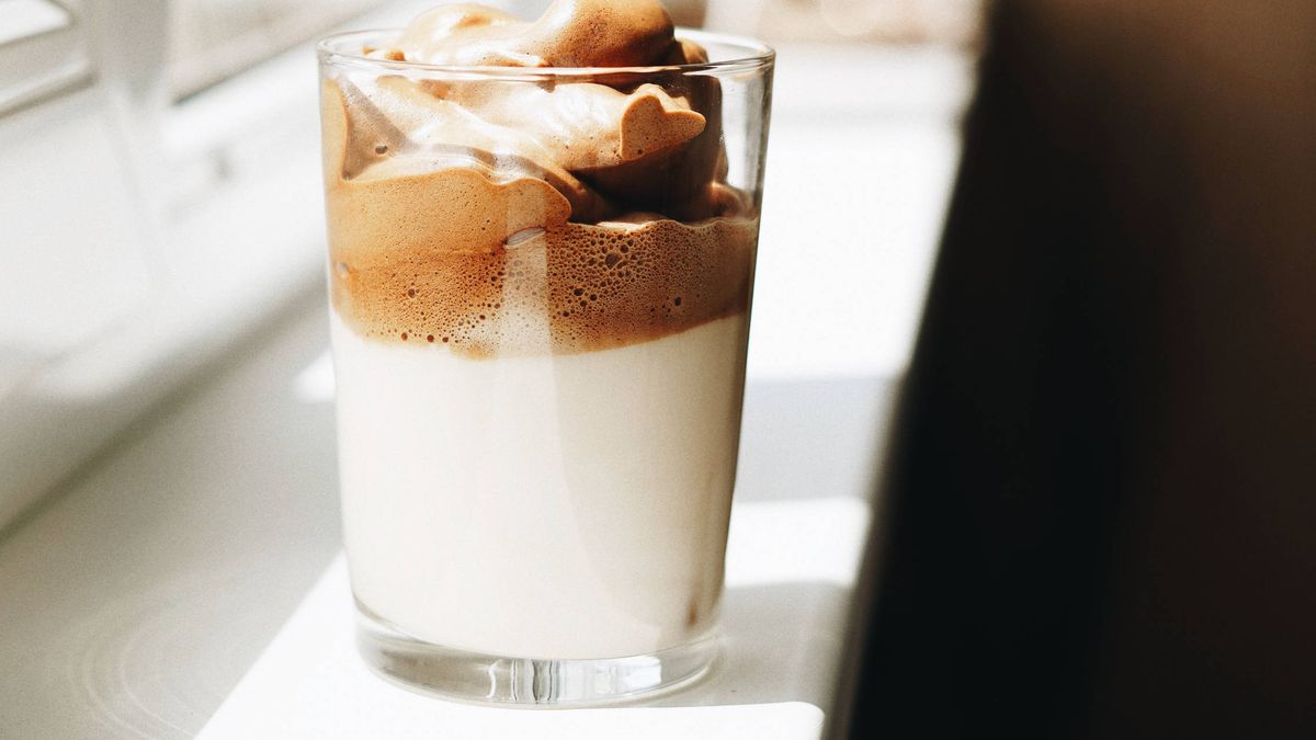 Si te gustó el café Dalgona, te enseñamos cómo preparar su versión más healthy