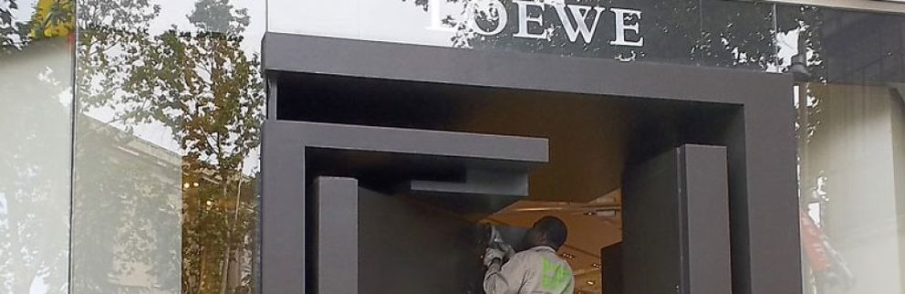 Foto: La tienda Loewe de la Milla de Oro madrileña, víctima de un robo por 'alunizaje'