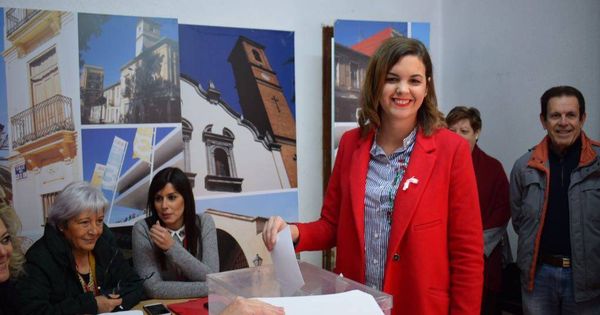 Foto: Sandra Gómez, este domingo, cuando ha votado en su agrupación del PSPV-PSOE en Valencia. 