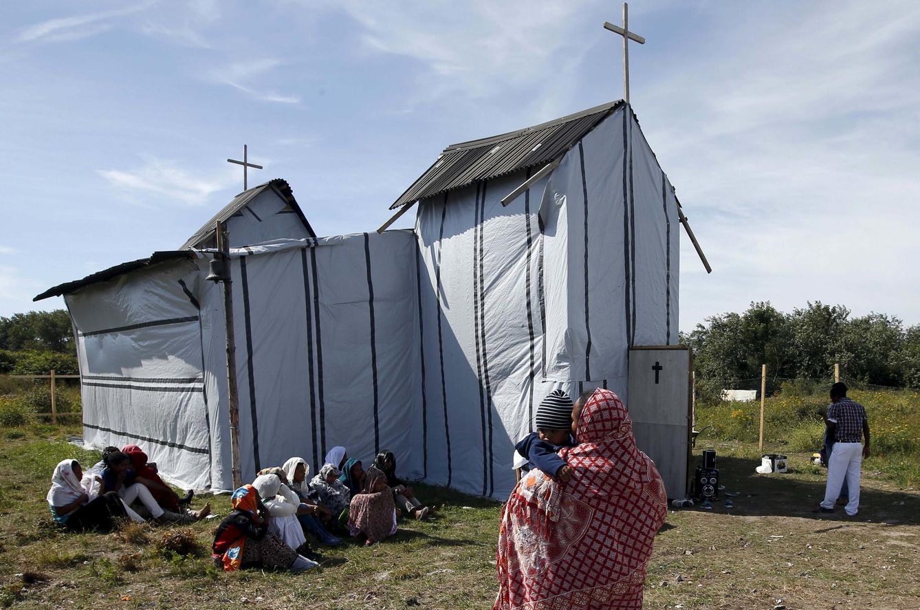 Iglesia construida por cristianos de Eritrea y Etiopía en 'la jungla' de Calais, Francia (Reuters)