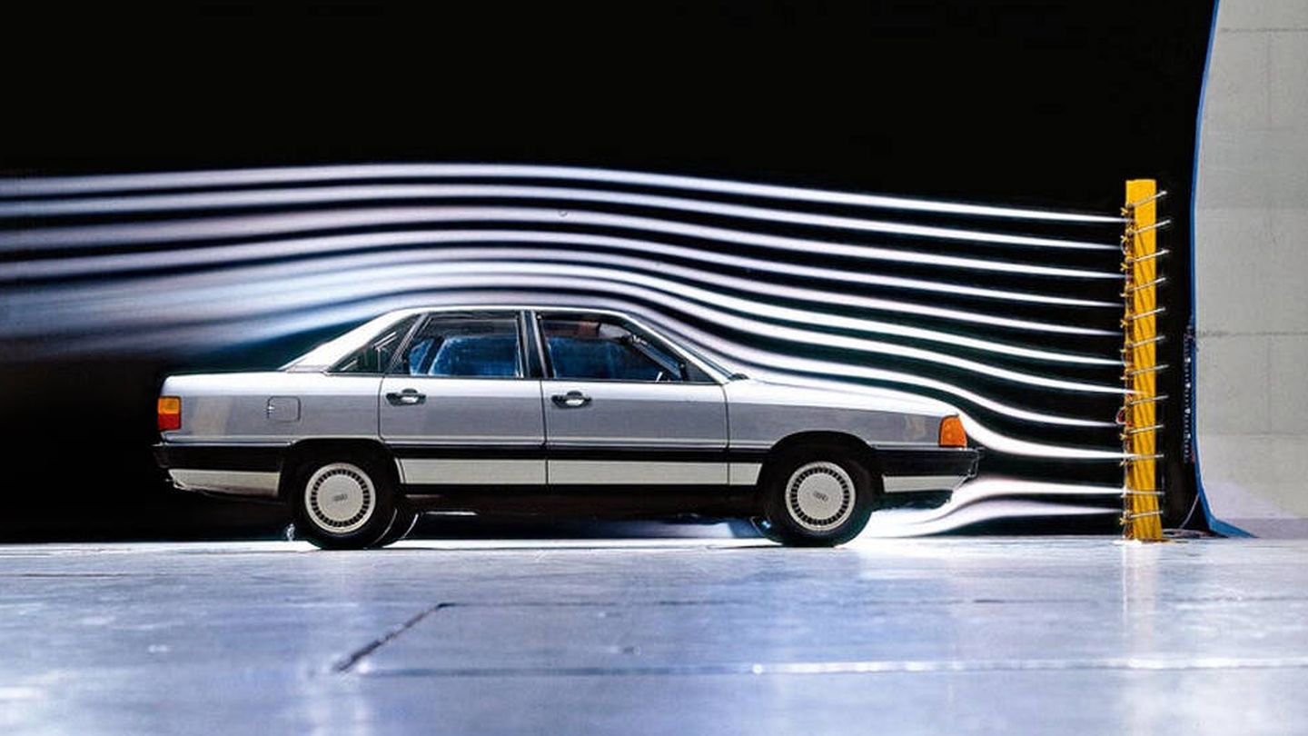 El Audi 100 de 1982 fue el primer coche de serie en alcanzar un coeficiente Cx de 0,30.
