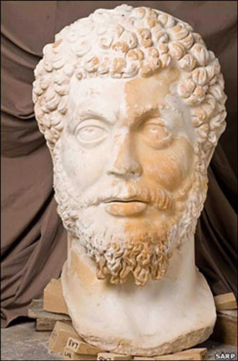 Foto: Descubren en Turquía fragmentos de una colosal escultura del emperador Marco Aurelio