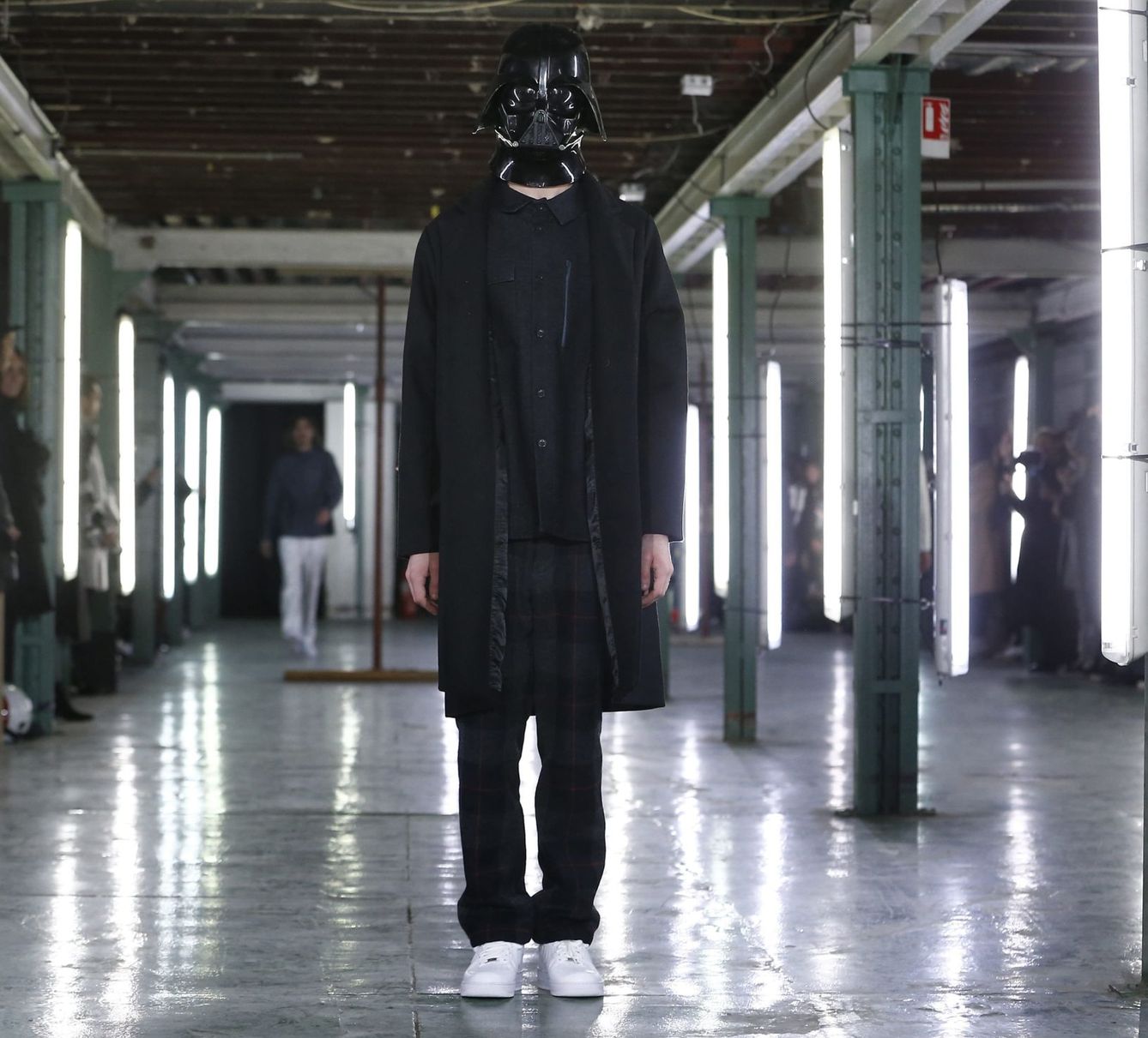 El traje de Darth Vader es tan famoso que hasta ha tenido su versión en la Semana de la Moda de París (EFE)