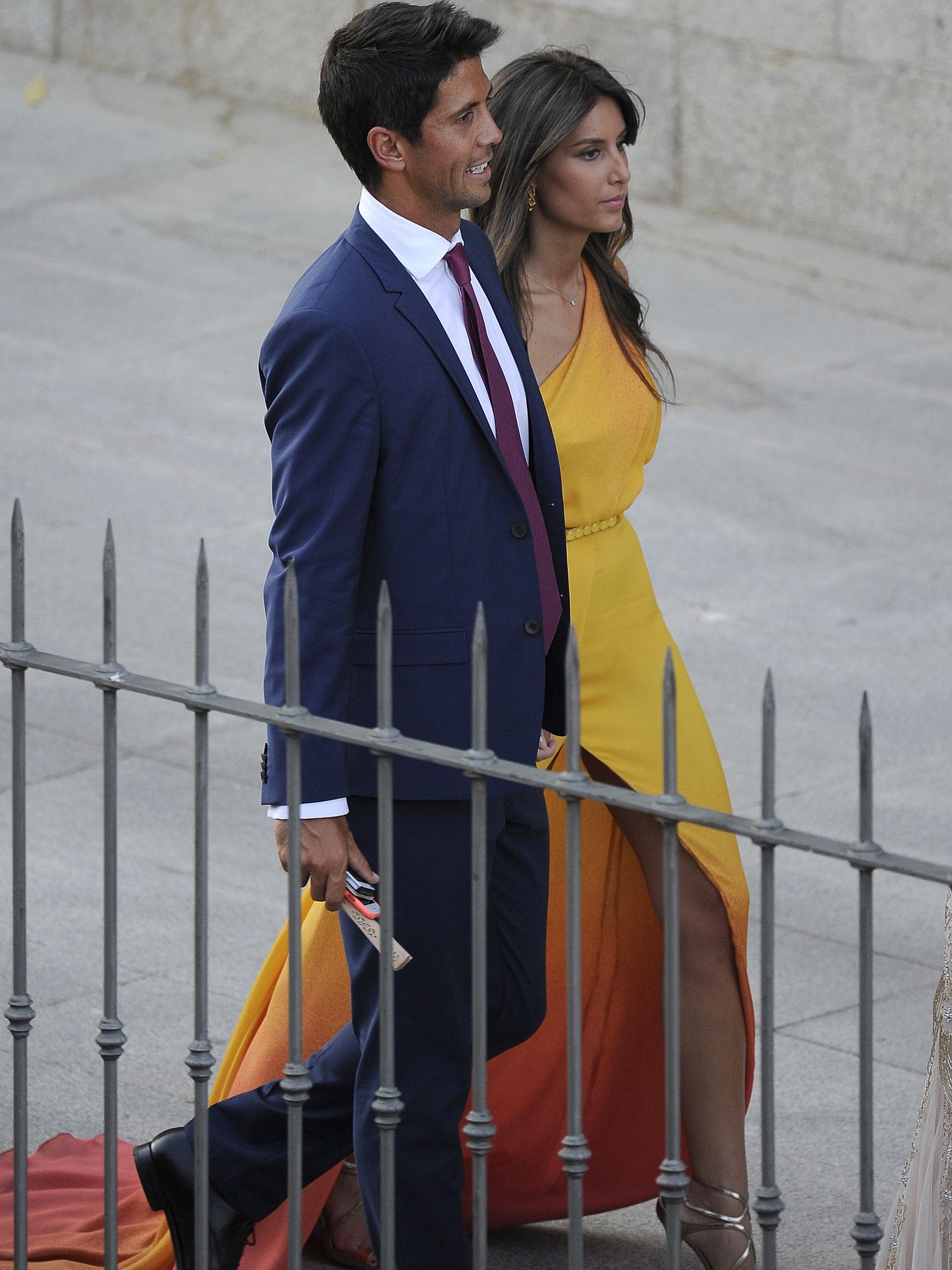 Fernando Verdasco y Ana Boyer a su llegada a la boda. (Gtres)