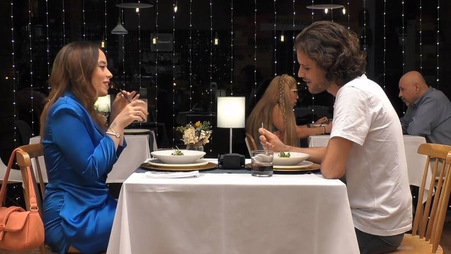 María junto a Sergio en 'First Dates'. (Mediaset)