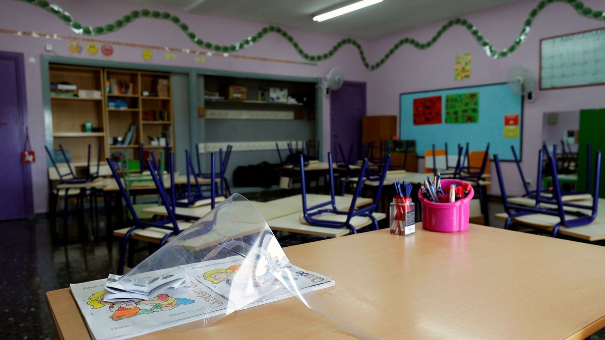 Canarias deja tirados a los padres el día antes de abrir colegios: "Dejaremos al niño solo"