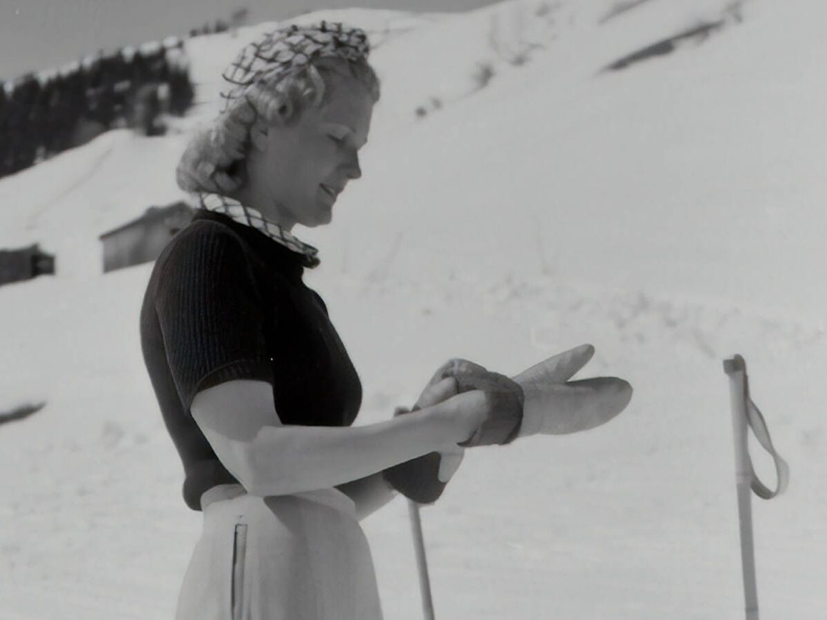 Foto: Para caminar en la montaña o por la nieve, hay que prestar especiales cuidados a la piel tanto antes como después. (Unsplash/Austrian National Library)