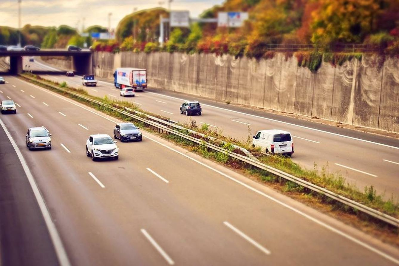 Con la actual regulación energética, España no lo tendrá fácil para instalar la carga inalámbrica en las carreteras (Fuente: Pixabay)
