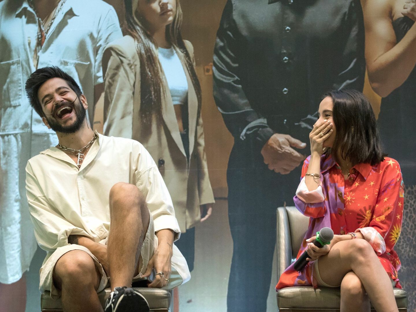 Camilo y Evaluna, riéndose en una rueda de prensa. (EFE)