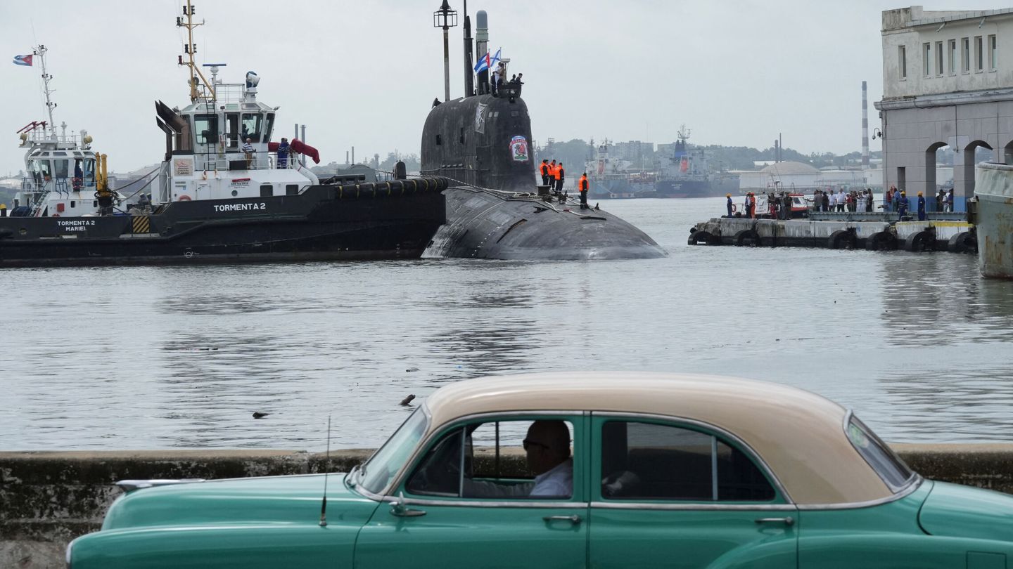 El Kazan ruso, 'aparcado' en el puerto de La Habana estos días. (Reuters)