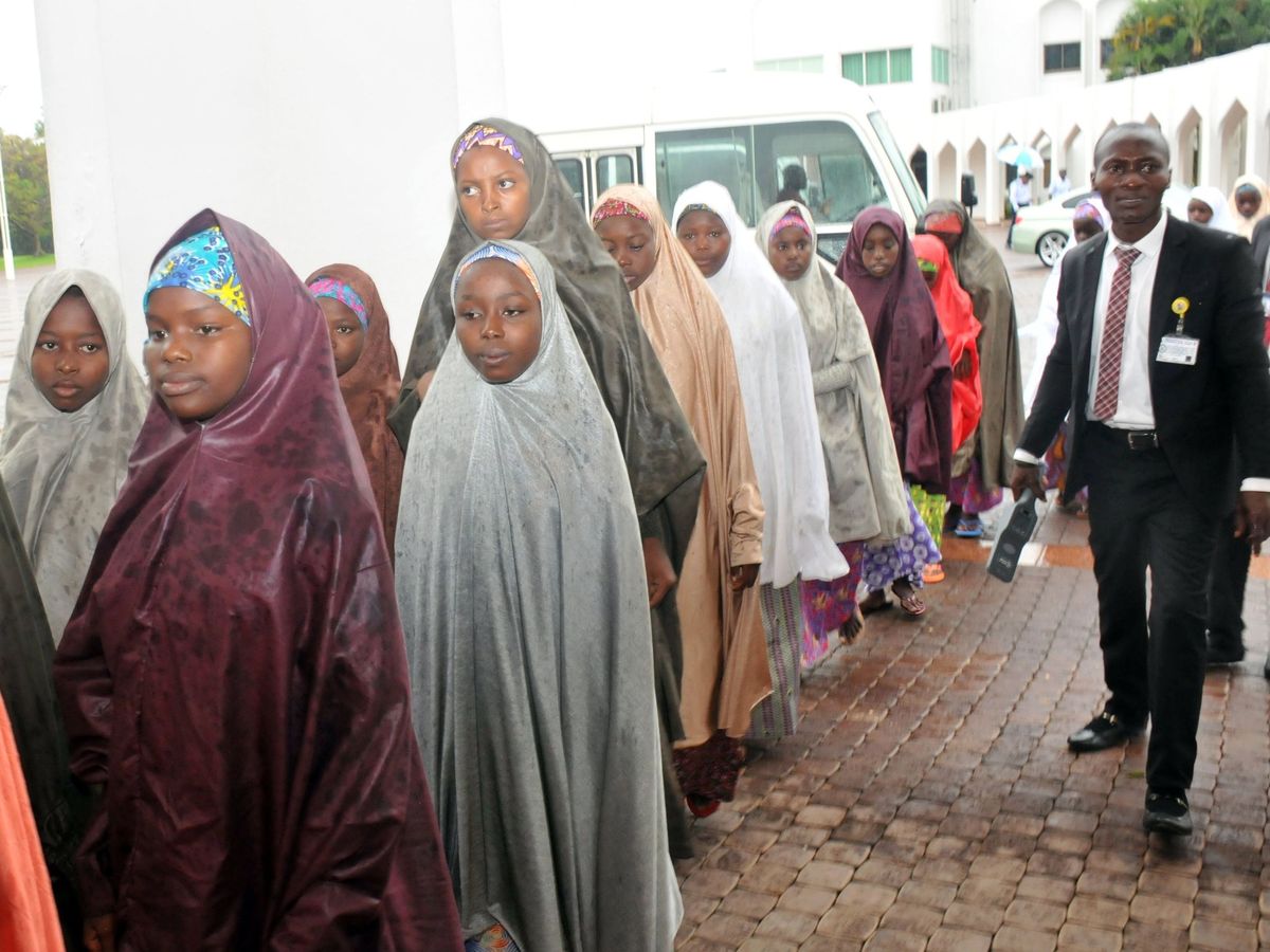 Foto: Niñas de un colegio liberadas tras un secuestro del grupo yihadista Boko Haram en Nigeria. (EFE/Str)