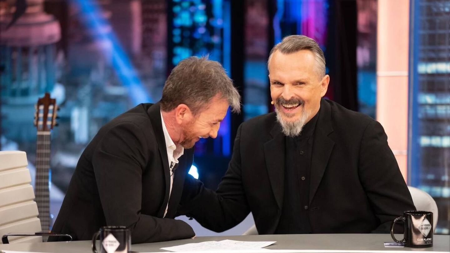 Miguel Bosé y Pablo Motos, en 'El hormiguero'. (Antena 3)