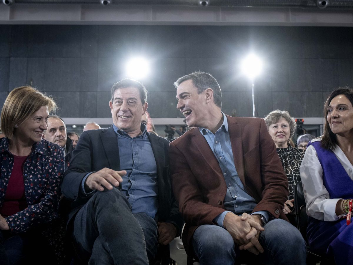 Foto: El presidente Sánchez y el candidato Besteiro, en Ourense. (EFE/Brais Lorenzo)