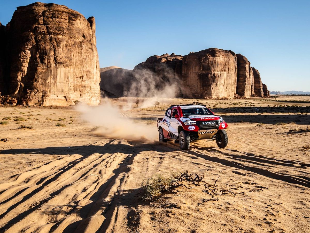 Foto: Fernando Alonso y Marc Coma siguen con su preparación para el Dakar participando en un raid de Arabia Saudi.