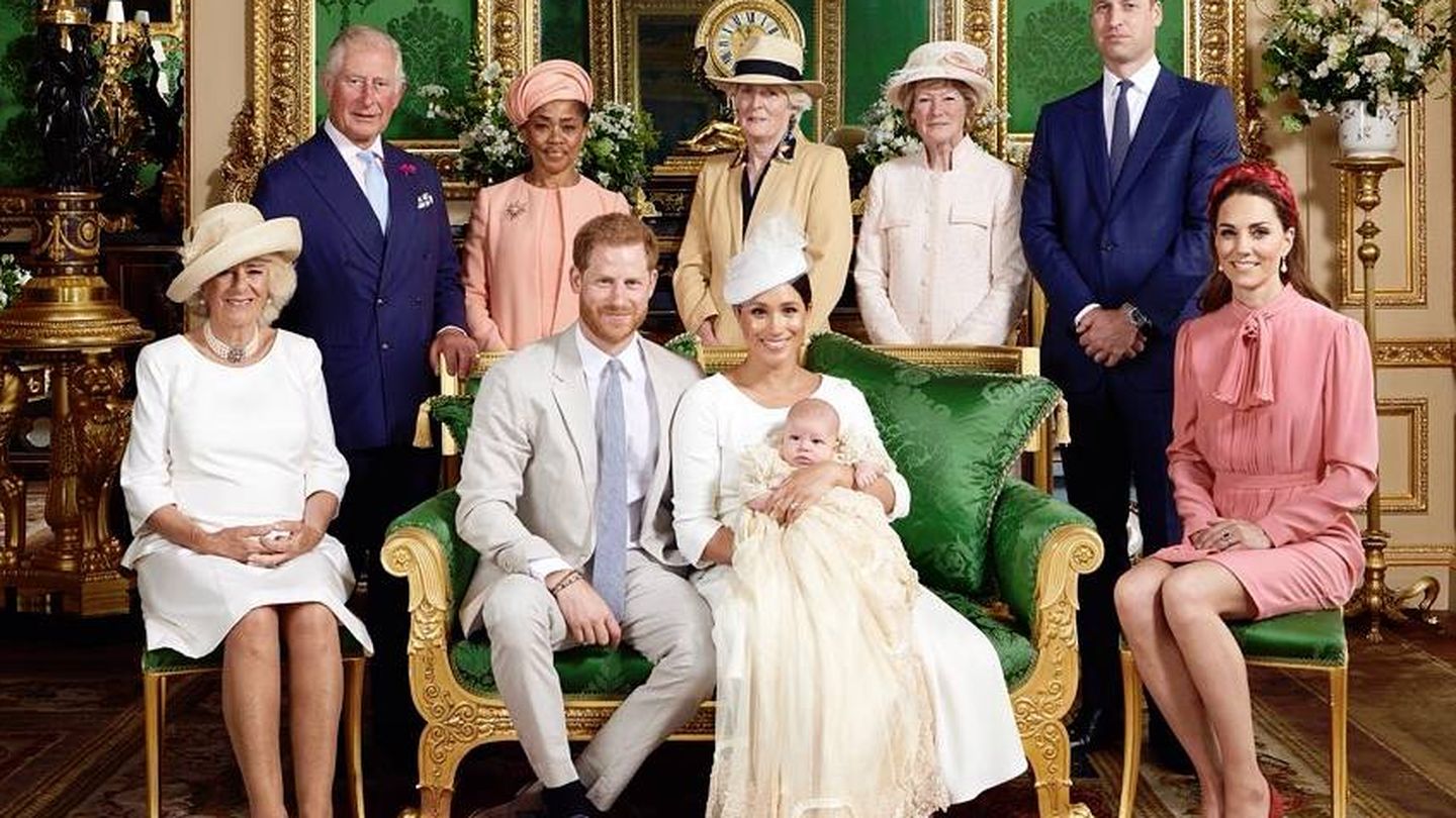 La foto oficial donde podemos ver los zapatos elegidos por Harry, el sombrero Panamá de la hermana de Diana de Gales... (Instagram)