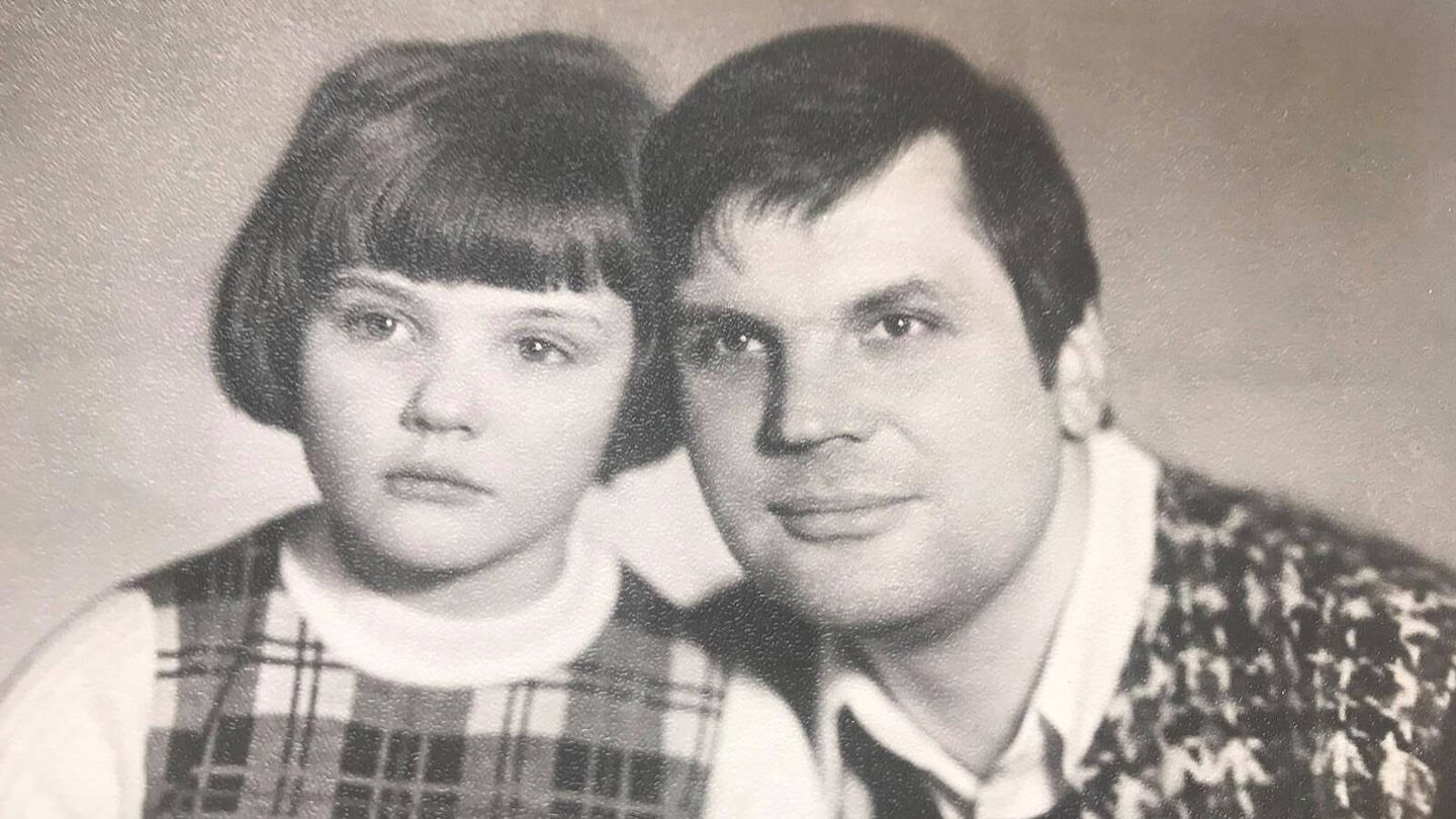Alexandrov con su hija. (Archivo personal de Olga Alexandrov)