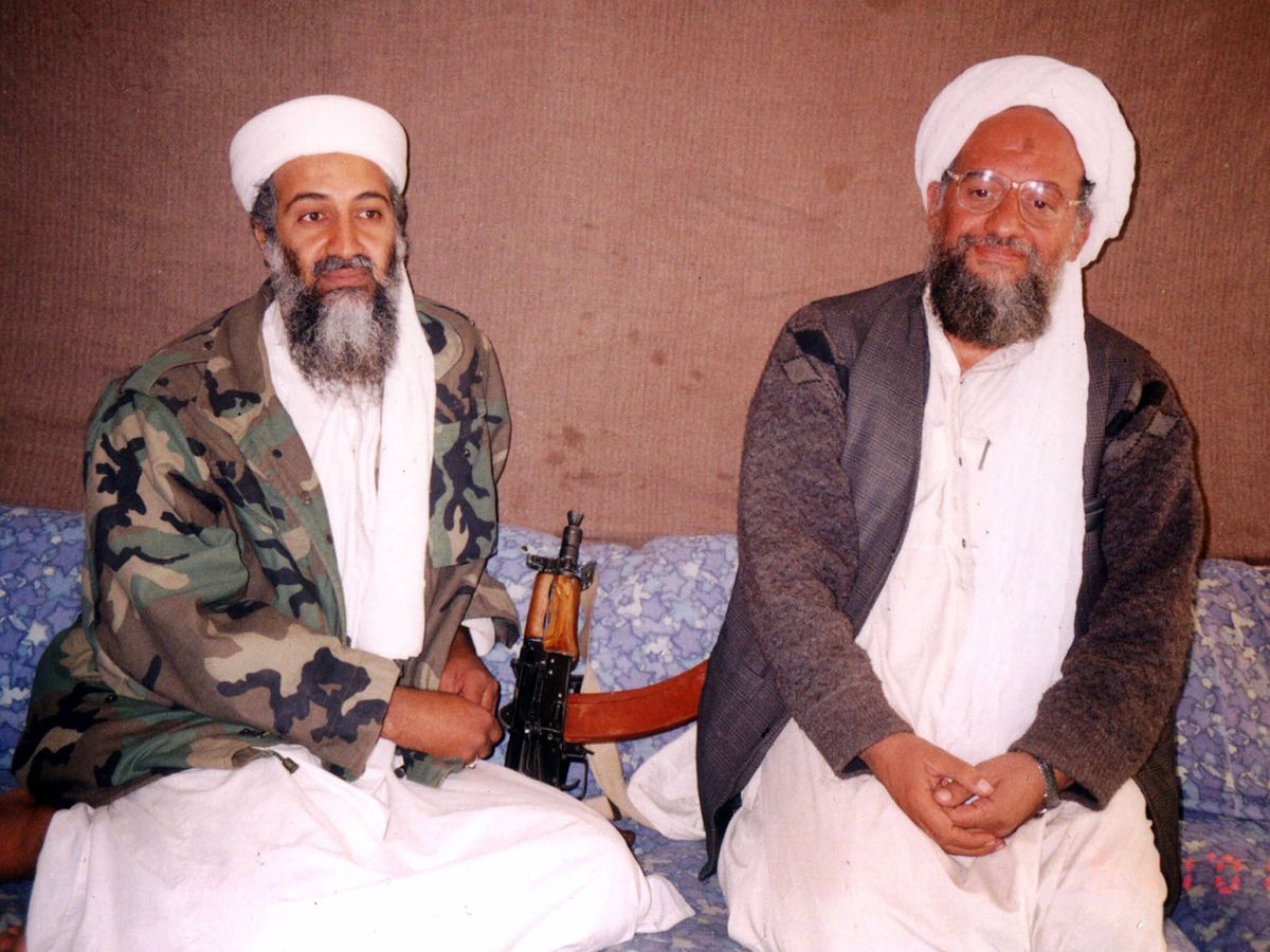 Foto: Osama Bin Laden junto a Ayman al-Zawahiri. (Getty Images)