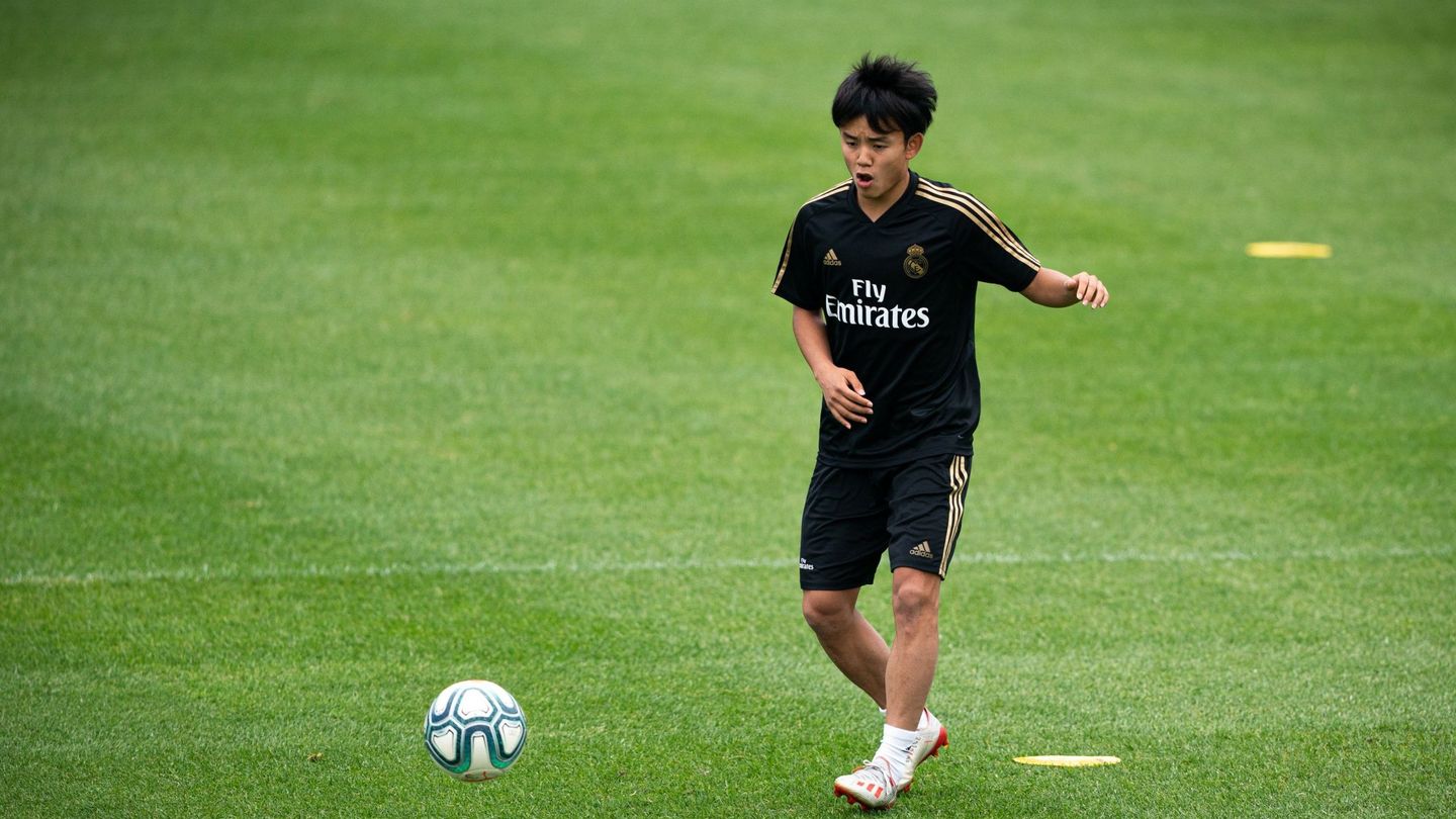 Takefusa Kubo durante un entrenamiento con el Real Madrid. (EFE/Luis Díez)