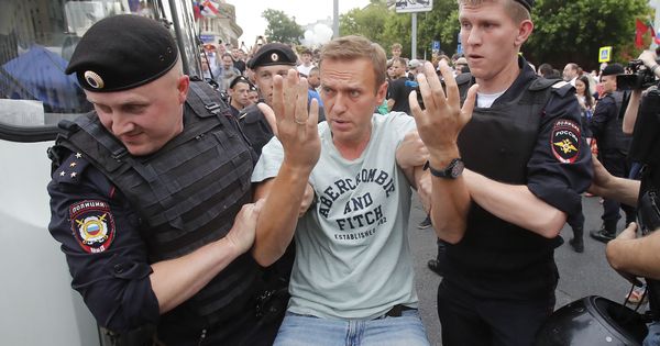 Foto: Alexei Navalni en el momento de su detención. (Reuters)