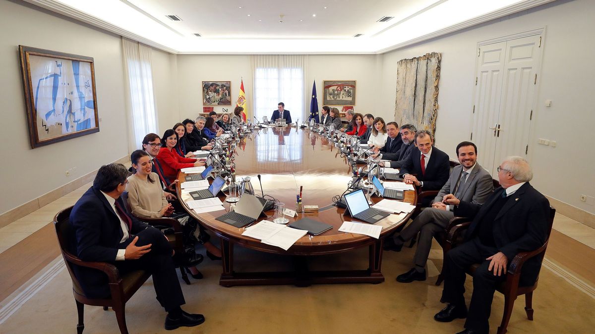 Sánchez pide a sus ministros "acción" ya y desplaza el Consejo a los martes