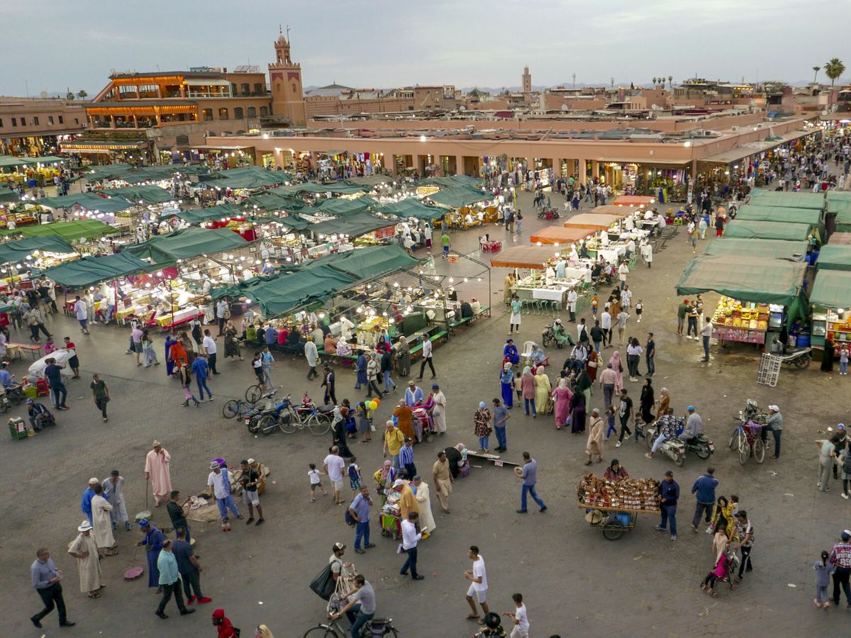 Foto: Vista de la plaza Fna de Marrakech (Marruecos). (EFE/María Traspaderne)
