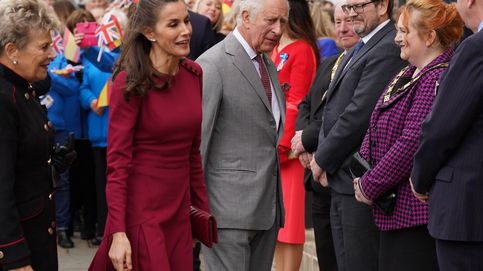 Letizia, a la conquista de Reino Unido: nuevo vestido rojo, pendientes de Chanel y un peinado especial
