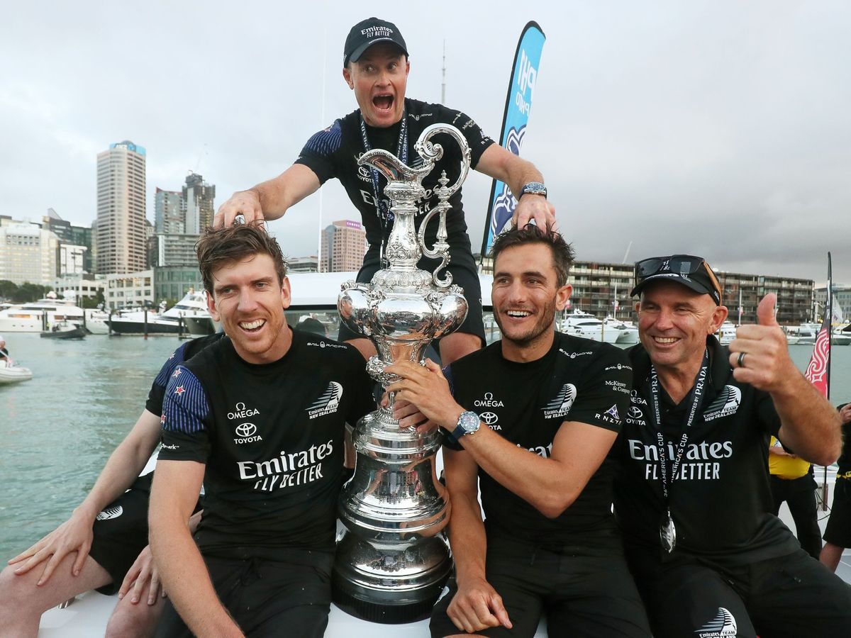 Foto: El Team New Zealand tras ganar la última edición de la America's Cup. (EFE)