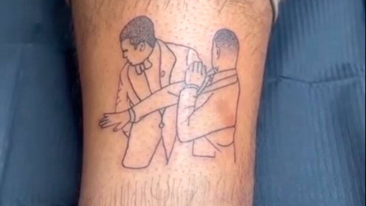 Un hombre se tatúa en su pierna la bofetada de Will Smith a Chris Rock en la gala de los Oscar