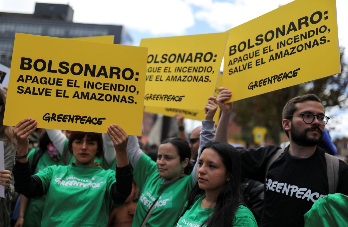 Protestas de Greenpeace contra Bolsonaro en Bogotá, Colombia. (Reuters)