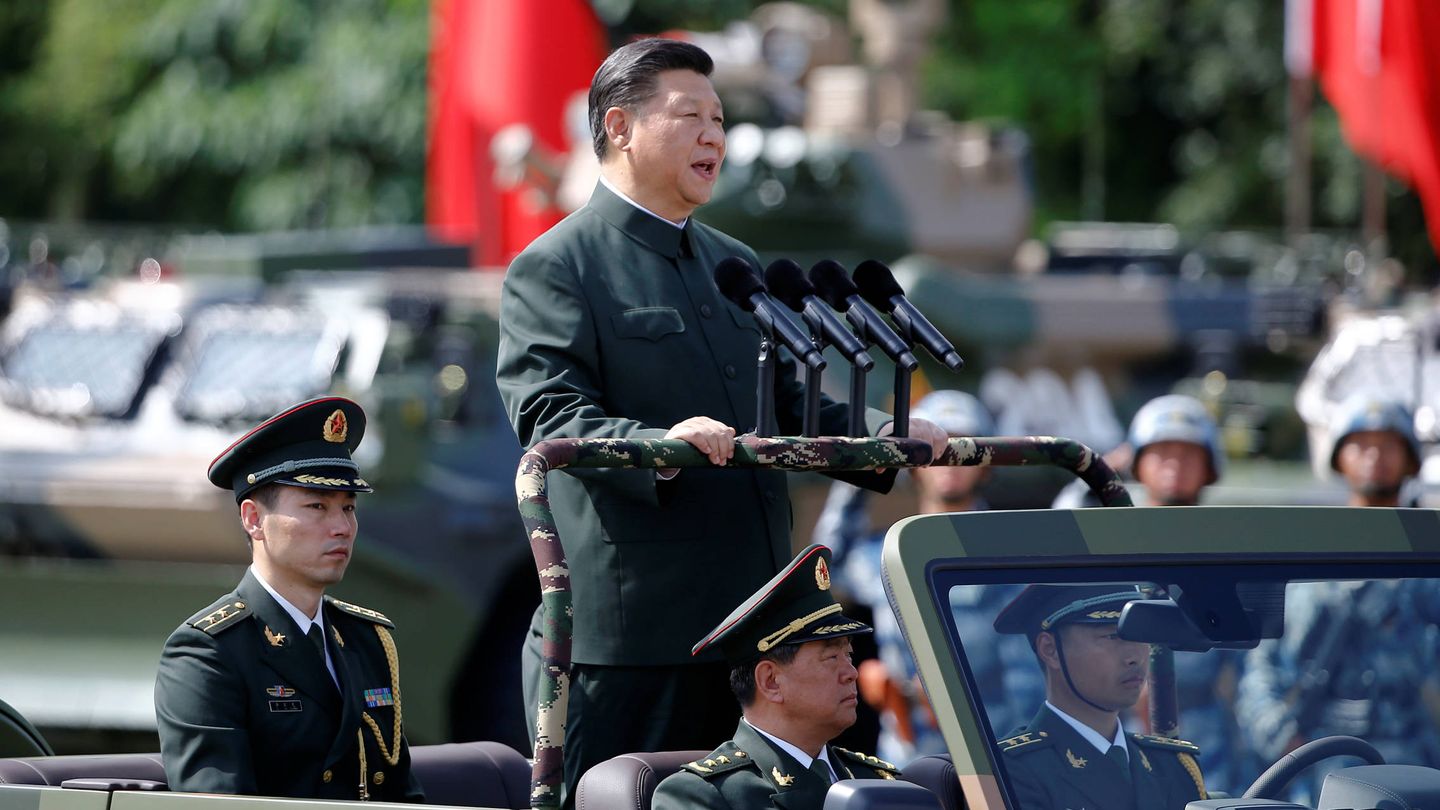 El presidente chino Xi Jinping durante una inspección a las tropas en Hong Kong. (Reuters)